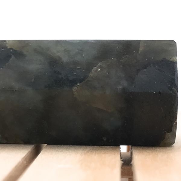 PIETRA LABRADORITE  PROPRIETÀ, SIGNIFICATO E USI IN CRISTALLOTERAPIA