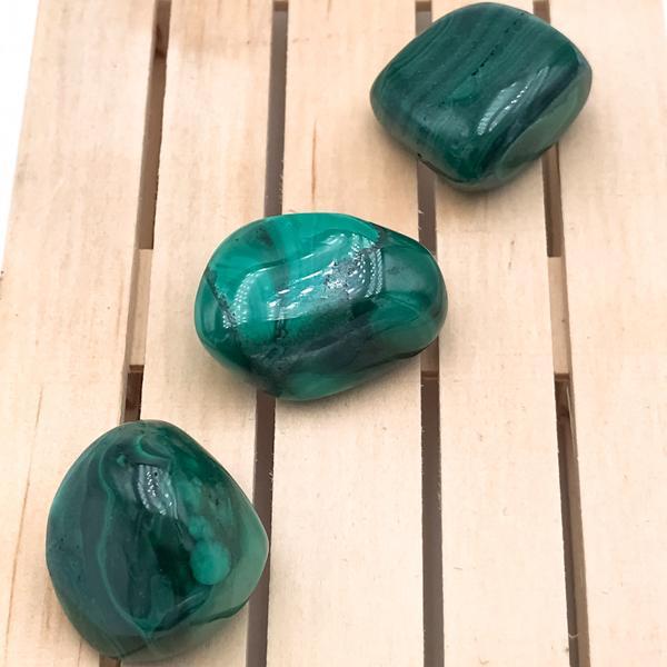 PIETRA MALACHITE  PROPRIETÀ, SIGNIFICATO E USI IN CRISTALLOTERAPIA