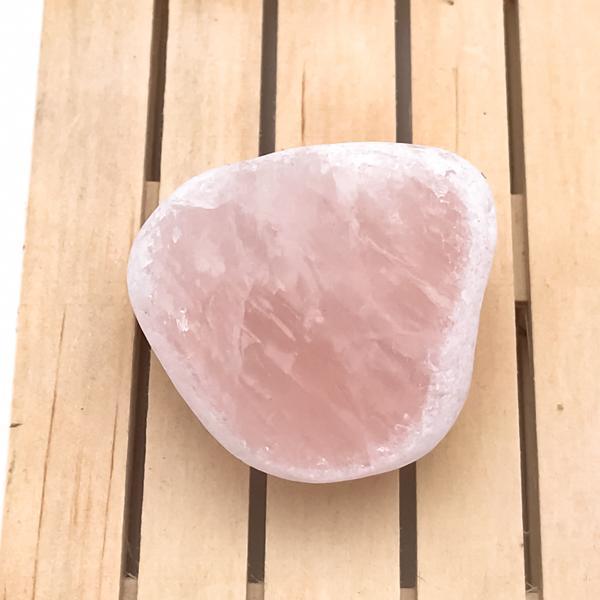 QUARZO PROFETA O ALLUVIONALE DI QUARZO ROSA LEVIGATO NATURALMENTE CRISTALLOTERAPIA