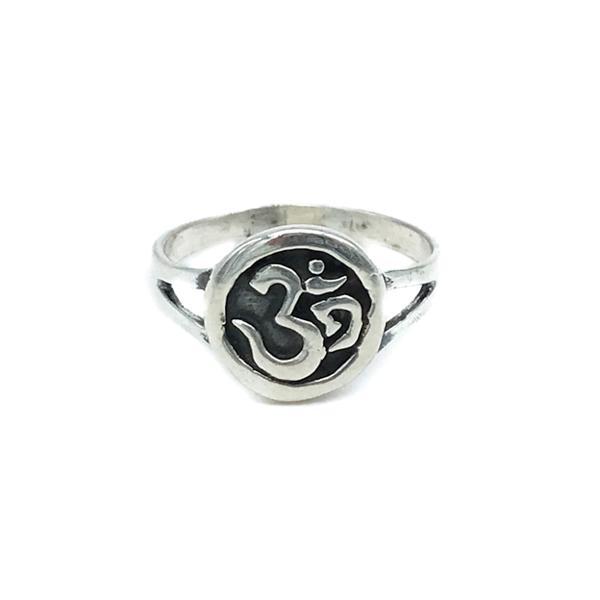 ANELLO CHEVALIER ROTONDO SIMBOLO OM ARGENTO 925 