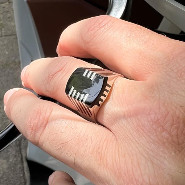 ANELLO CHEVALIER RETTANGOLARE SMALTATO NERO ARGENTO 925