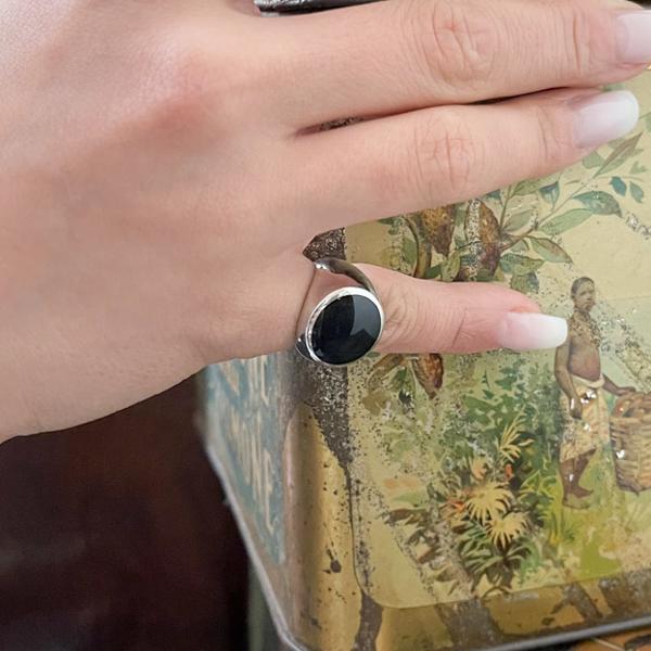 ANELLO CHEVALIER ROTONDO BOMBATO REGOLABILE SMALTATO NERO ARGENTO 925 