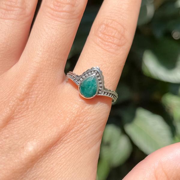 ANELLO VINTAGE PUNTINATO PIETRA NATURALE GOCCIA RADICE DI SMERALDO ARGENTO 925 