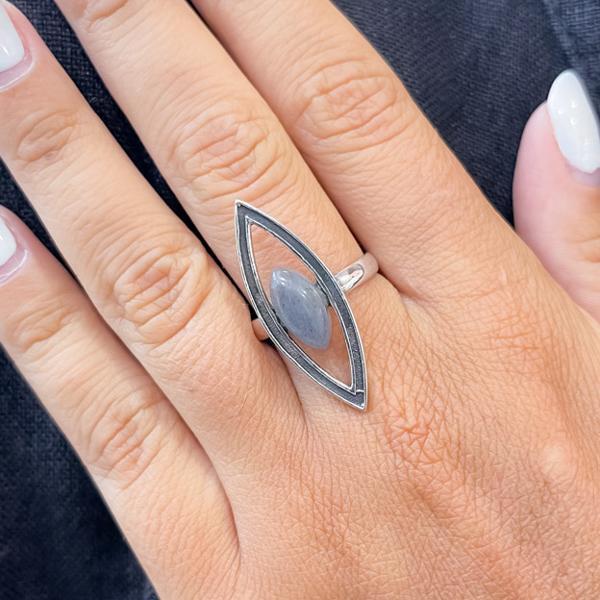 ANELLO ETNICO MINIMAL ELLITTICO PIETRA LABRADORITE ARGENTO 925