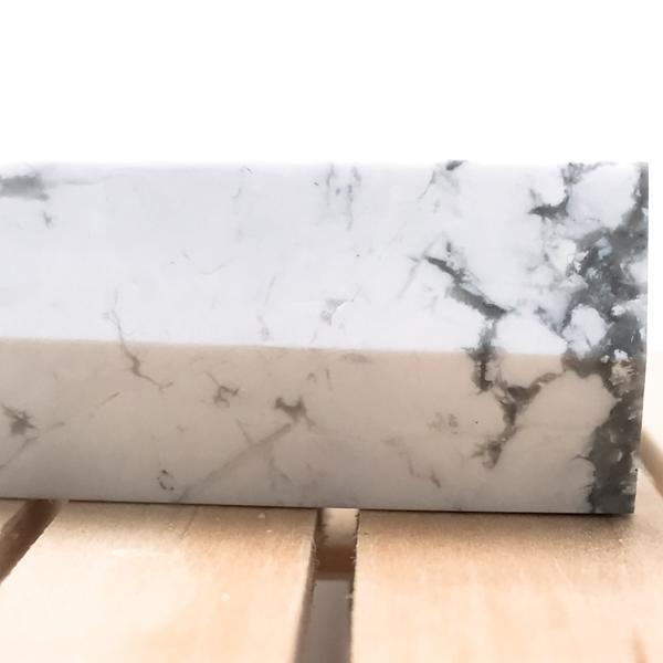 OBELISCO HOWLITE WHITE TORRE PIETRA LEVIGATA AULITE BIANCA NATURALE CRISTALLOTERAPIA