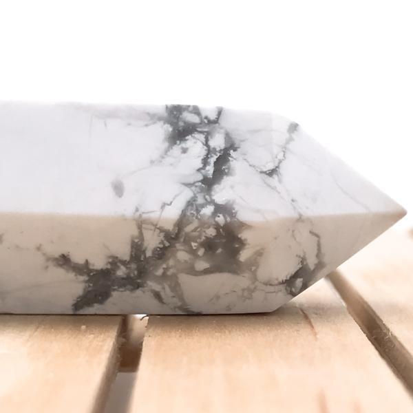 OBELISCO HOWLITE WHITE TORRE PIETRA LEVIGATA AULITE BIANCA NATURALE CRISTALLOTERAPIA