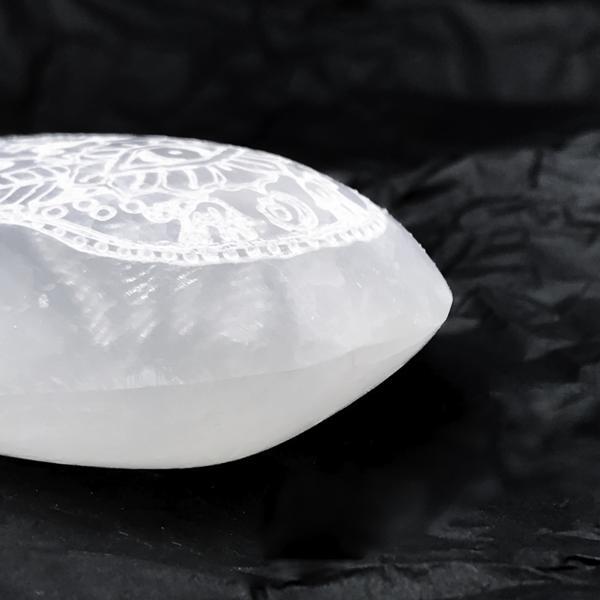 PALMSTONE MANO DI FATIMA SELENITE PIETRA LEVIGATA NATURALE SAPONETTA CRISTALLOTERAPIA