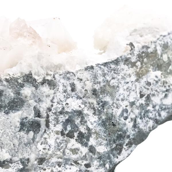 DRUSA CALCITE ED APOFFILLITE PIETRA GREZZA CLUSTER CIRCA 500 GRAMMI 