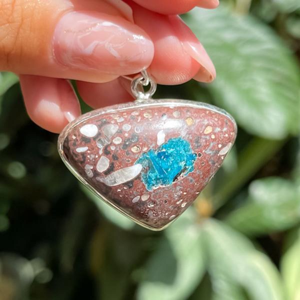 CIONDOLO GREAT LOVE PENDENTE TRIANGOLARE GEMMA CAVANSITE ARGENTO 925