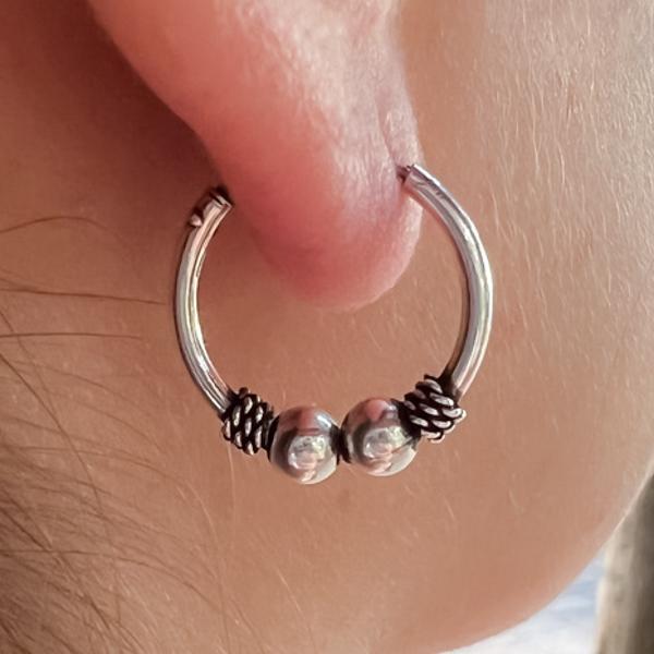 MONO ORECCHINO ETNICO CERCHIO BOMBATO SFERE UNISEX ARGENTO 925