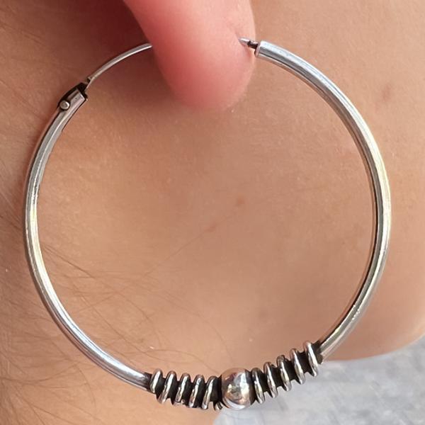 MONO ORECCHINO ETHNIC CERCHIO BOMBATO SPIRALI SFERA CENTRLE CHIUSURA SCOMPARSA UNISEX  ARGENTO 925